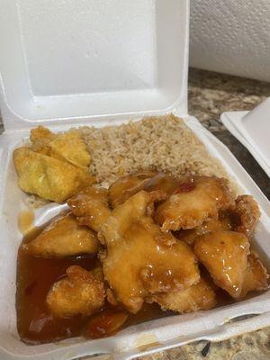 Orange chicken w/ white meat, rice, and crab Rangoon. Another very good dish!