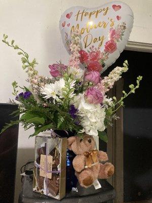 Cristy's Floral Designs & Flower Delivery