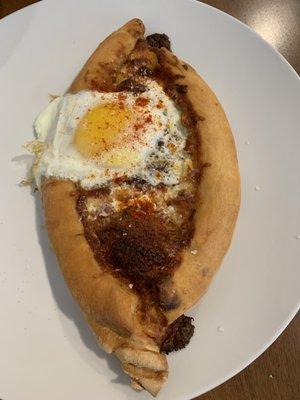 "khachapuri"