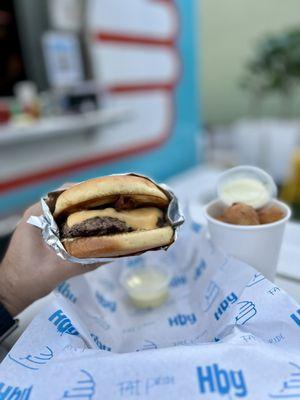 Bacon Cheese Burguer and Tequeños