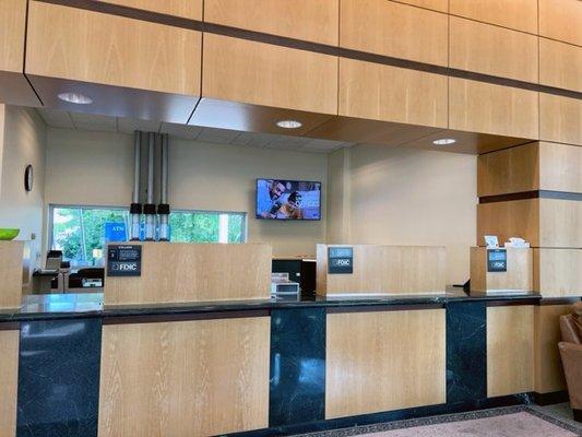 The teller line at the First American Bank Louis-Joliet Mall branch