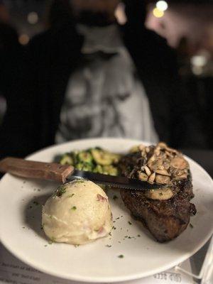 Steak, broccoli and mashed potatoes