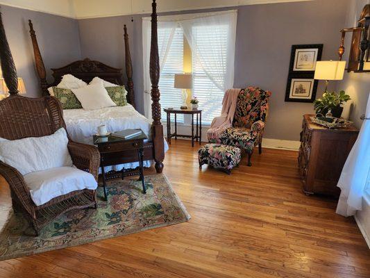 Traditional Queen Suite with treetop views.