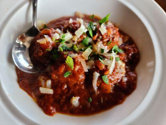 Lamb meatballs: spicy tomato sauce & manchego