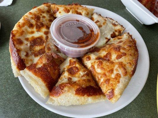 Small cheesy bread - comes with marinara.