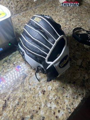 Softball glove