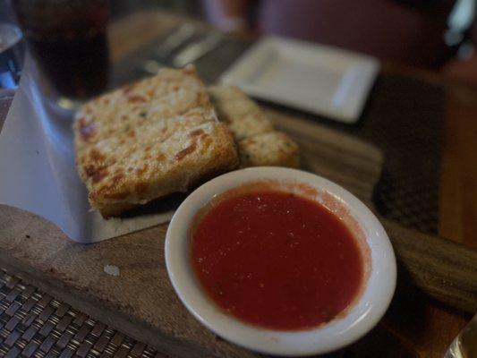 BAKED GARLIC MOZZARELLA FOCACCIA- soft yet crunchy with that homemade sauce, come on