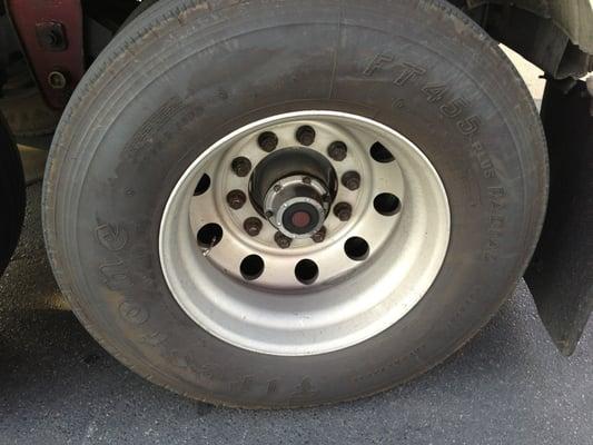 Mobile truck tire repair in Effingham,il 62401