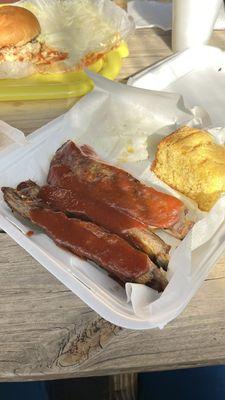 Corn bread , ribs with zesty sauce, and coleslaw