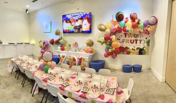 Very nice and clean place for your kids birthday party they allow @Alluring_ArrangmentsbyNic to come in and decorate for the party.