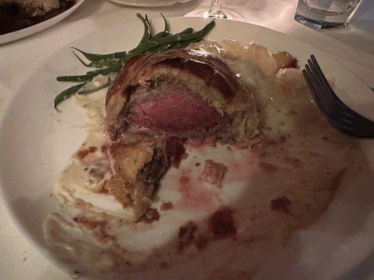 Filet and lobster in a puff pastry