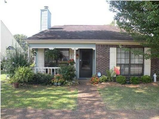 Check out our town house in East Brainerd for sale.  Call us for more information on this 2 bedroom, 2 bath townhouse.