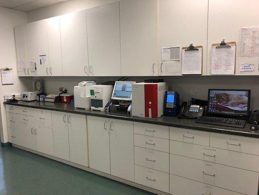 State of the art in-house laboratory to perform blood work and other diagnostics for fast results.