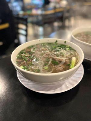 Pho Tái bò viên (Small rare steak & meatball)