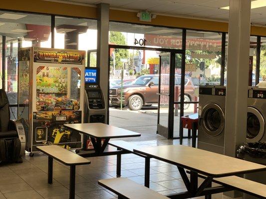 Clean and Safe Laundromat in LA on Alvarado & 11th St.