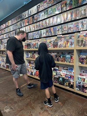 Ash Avenue Comics & Books