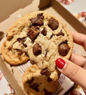 Insomnia Cookies