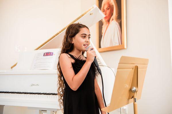 Voice Lessons in Tarzana Angeles Academy