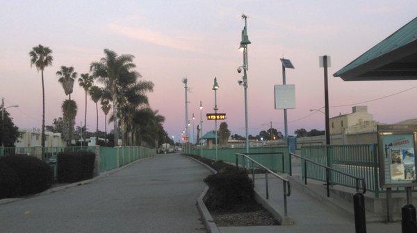 Metrolink Ventura-East station before train's arrival