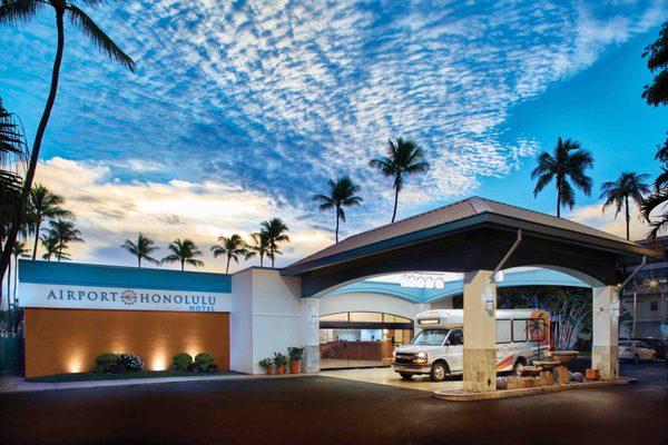 Front entry to the Airport Honolulu Hotel.