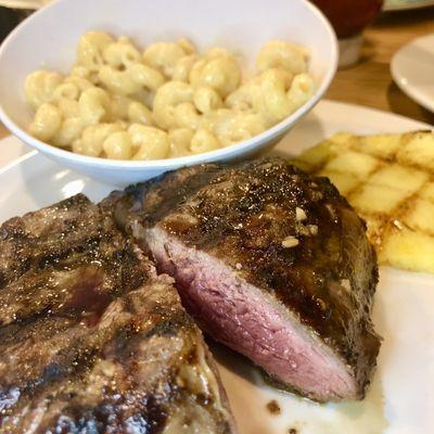 Medium rare marinated "Hawaiian" sirloin with a side of Mac and cheese follow me on IG @denjeneats