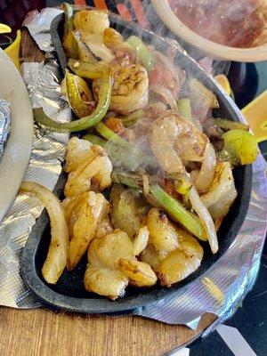 Shrimp fajitas    @hybrideater