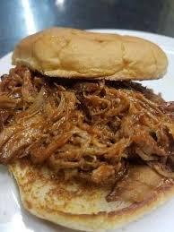 6oz of fork tender pulled pork on toasted bun