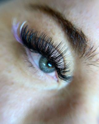 Custom eyelash extensions by Kimberley