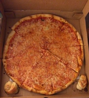 The best local pizza in Woodside! The whole large pie is bigger than others, and taste just amazing! Fast & smiley delivery!