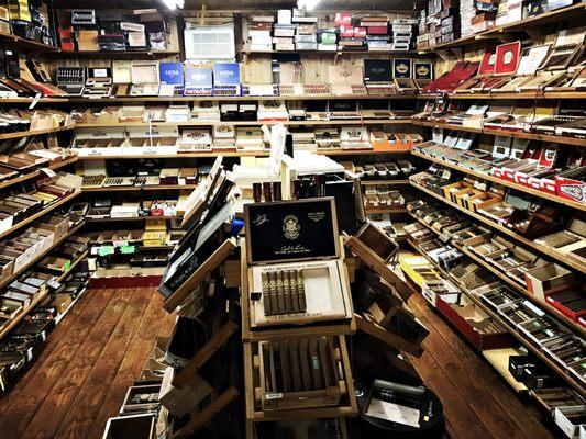 Walk-in humidor