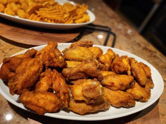 Wings (Fire, Garlic Parm & Mango Habanero)