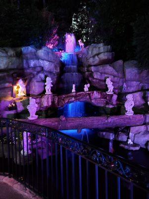 Beautiful waterfall with Snow White flanked by a fawn and some birdies. Below are her adorable Seven dwarves, some squirrels and a frog.