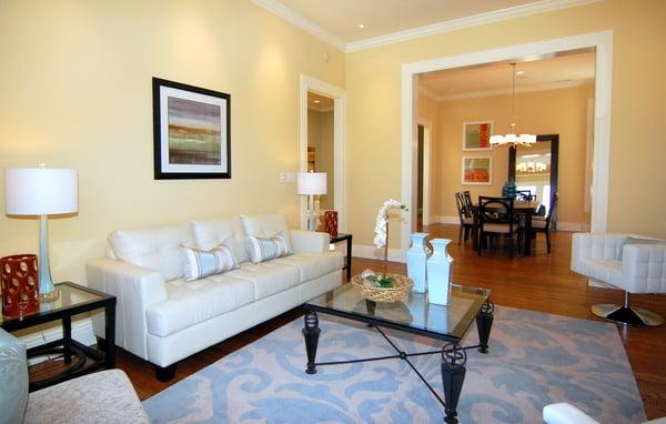 Noe Valley!Fabulous living room with 11ft. ceilings!