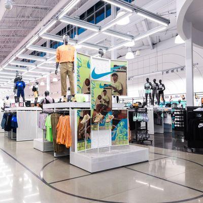 Nike Factory Store - Tinton Falls