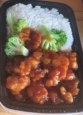 General tso chicken (pint). The chicken had a strange, soft texture.