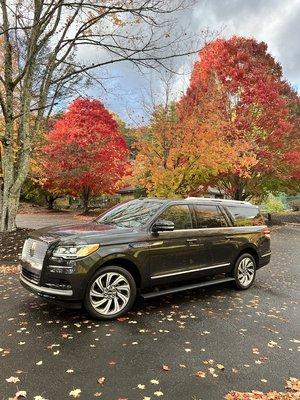 Lincoln Navigator L Reserve - the ultimate in luxury and safety!