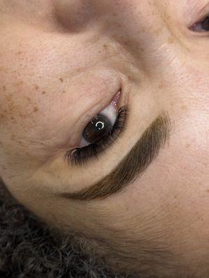 Natural Volume & Brow sculpting.