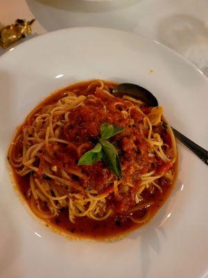 Linguini with red clam sauce