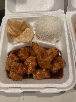 Crispy orange chicken lunch special (4/5 spicy). Really moist chicken.