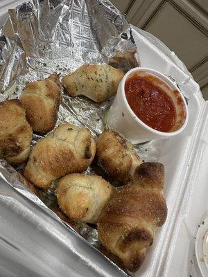 8 Piece Garlic Knots