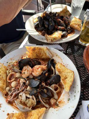 Seafood diablo & mussells