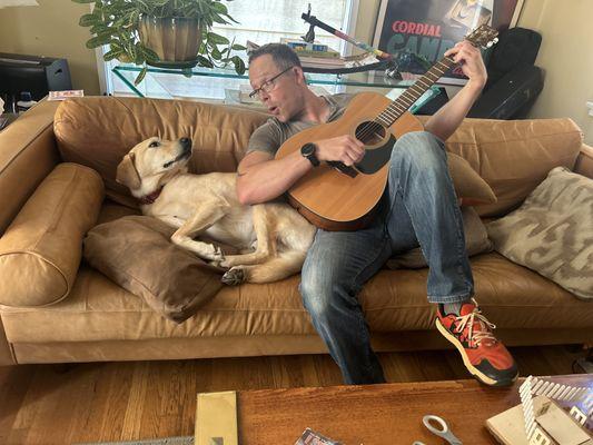 Ok, I guess the "bing-bada" strumming method gets some notice. Don't try to impress guitarists, move the average Joe, or dog.