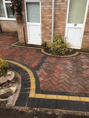 Paving walkway with paving borders