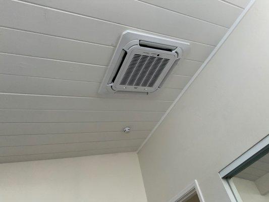 Air conditioner vent