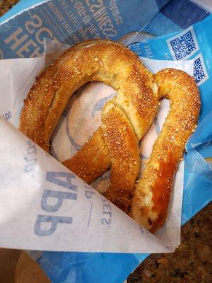 Almond pretzel