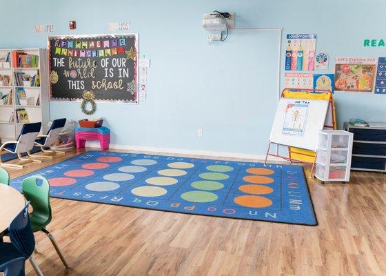 Shared learning space with projector for lessons