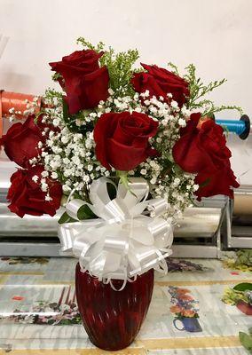 Special!!! . A dozen of red roses w/ cristal base $$$25. WEDNESDAY ONLY