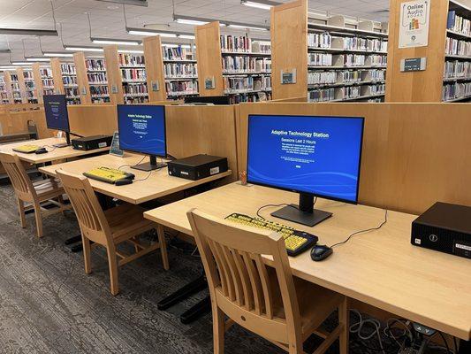 Assistive Technology stations: rising tables appropriate for wheelchairs.