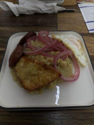 MANGU CON 3-GOLPES \ MASHED PLATAIN W. EGGS, CHEESE & SALAMI