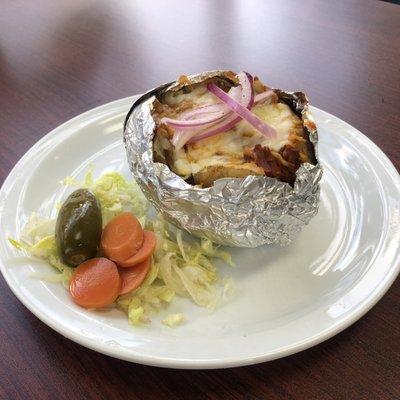 Stuffed Papa

Includes cheese, sliced onions 

Your choice meat (ground beef, pastor or birria)

Prices may vary!